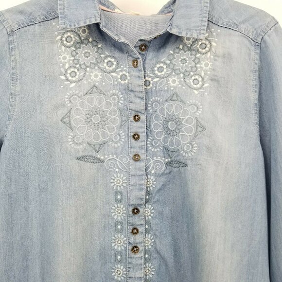 Hint Of Mint Chambray Button Down Front with Lace Inset Back Size M denim & Lace - Picture 11 of 12